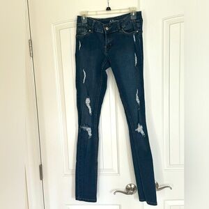 Alloy Apparel Low Rise Size 7 inseam 35 Emma Jeans
